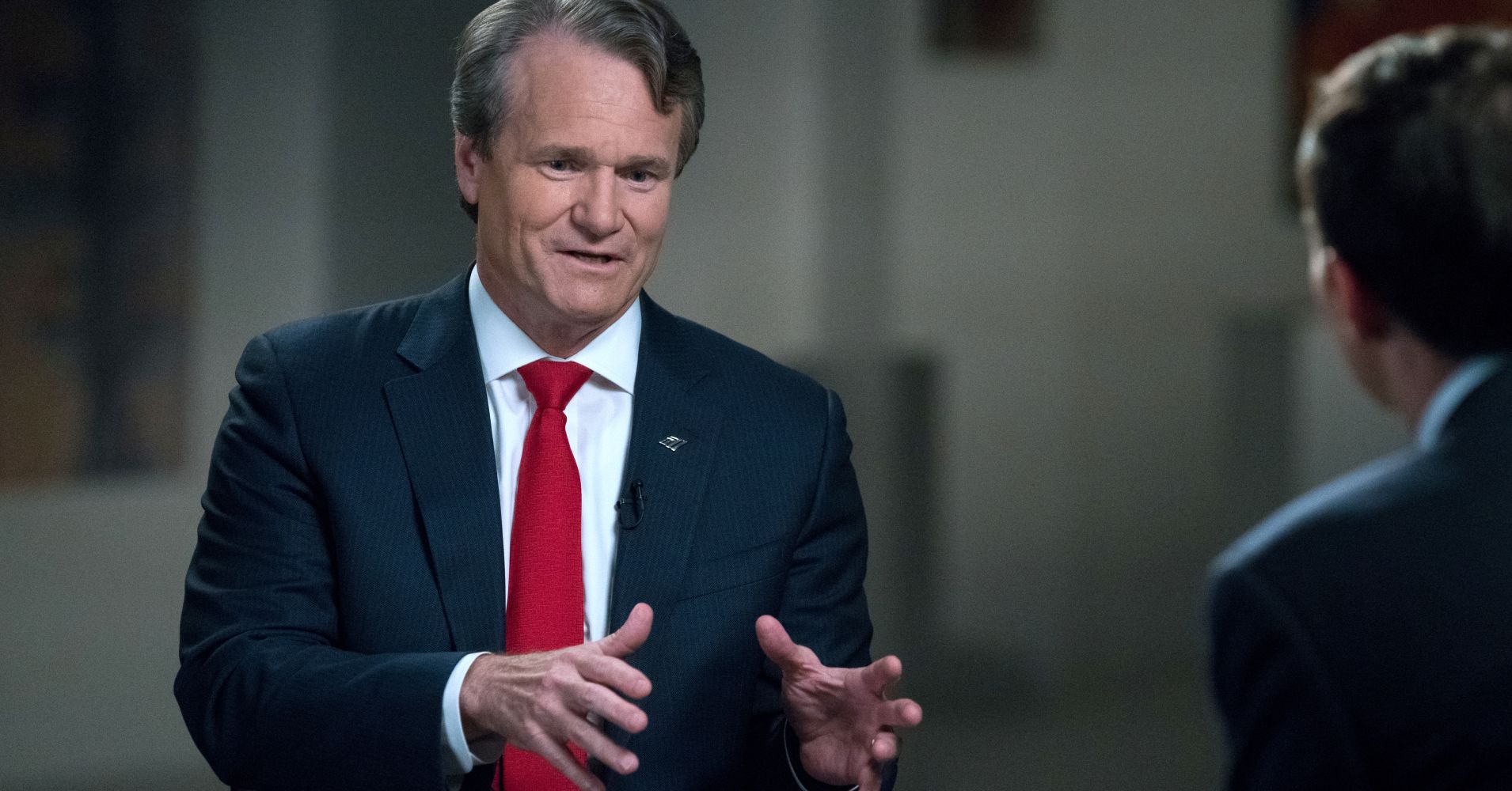 Bank of America will increase its hourly wage
