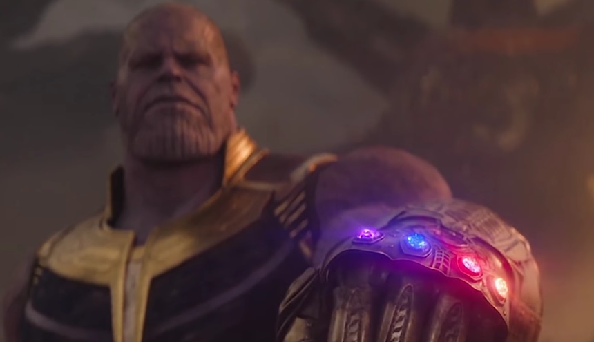 Thanos attacks Avengers