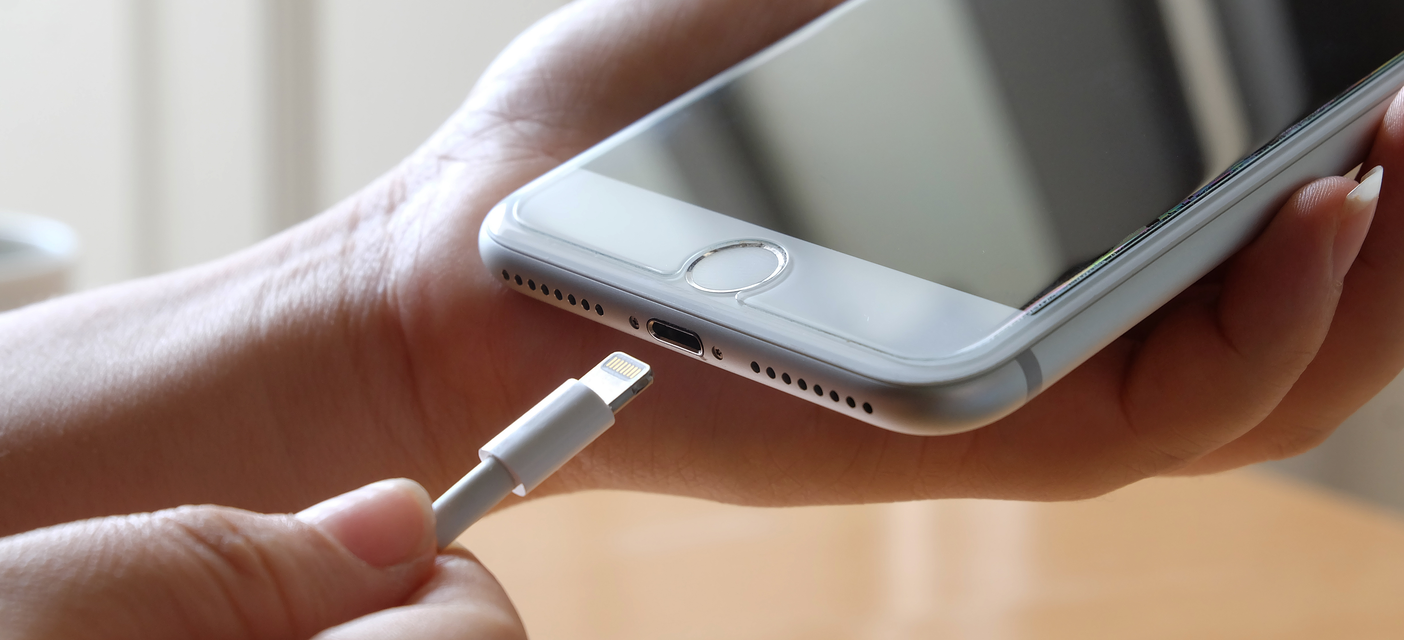 Apple iPhone bug problems battery camera storage