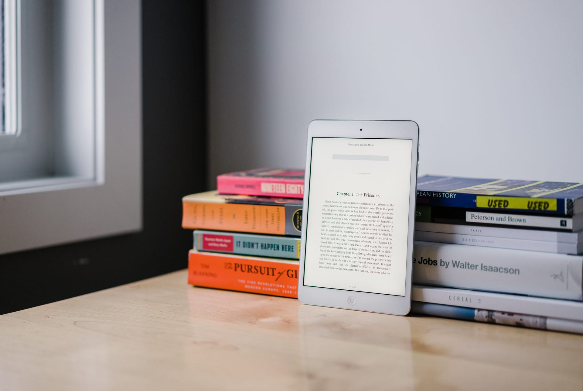 Kindle 2019 vs Apple iPad book reader