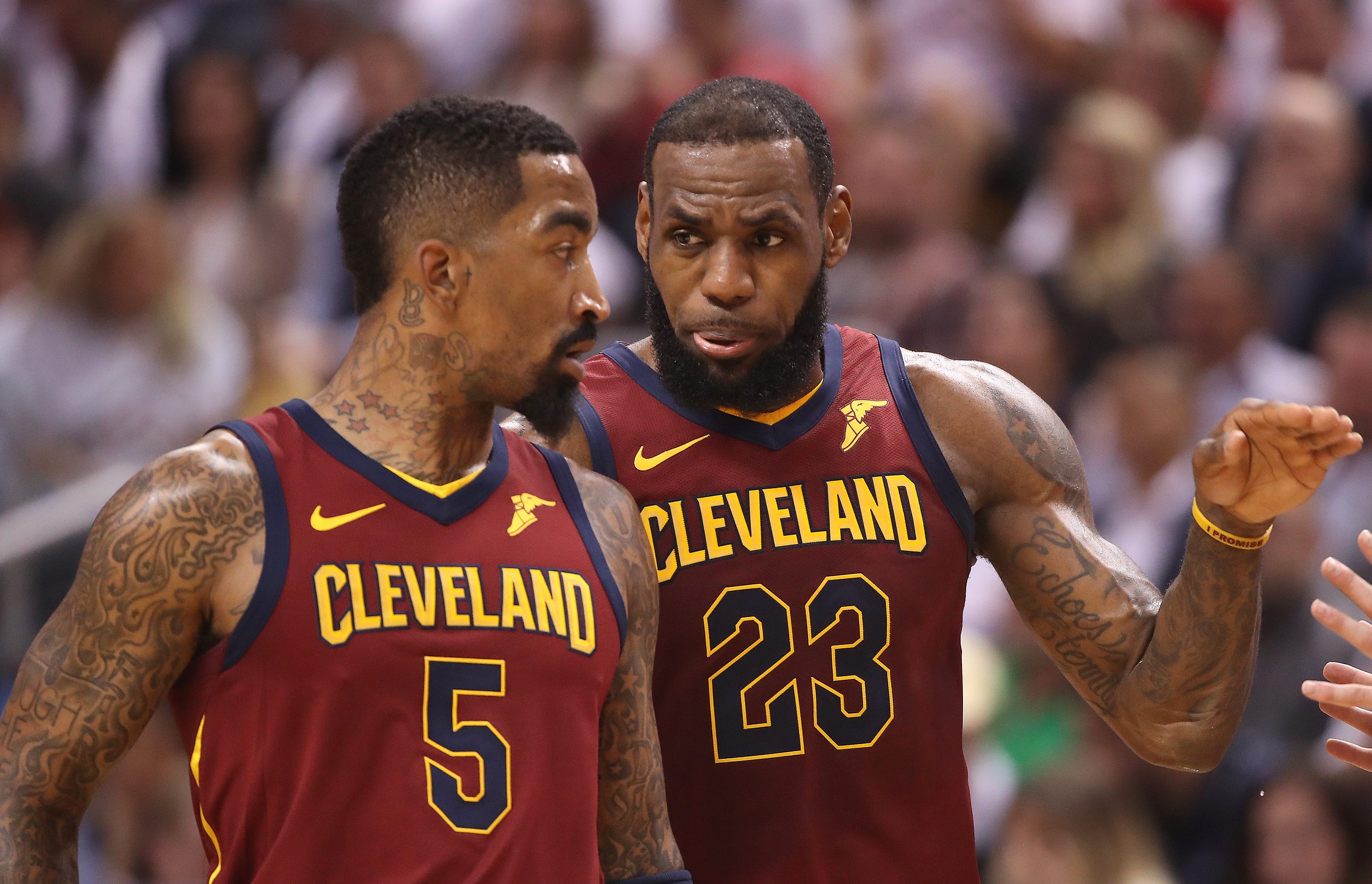 JR Smith and LeBron James in Cleveland Cavilers 