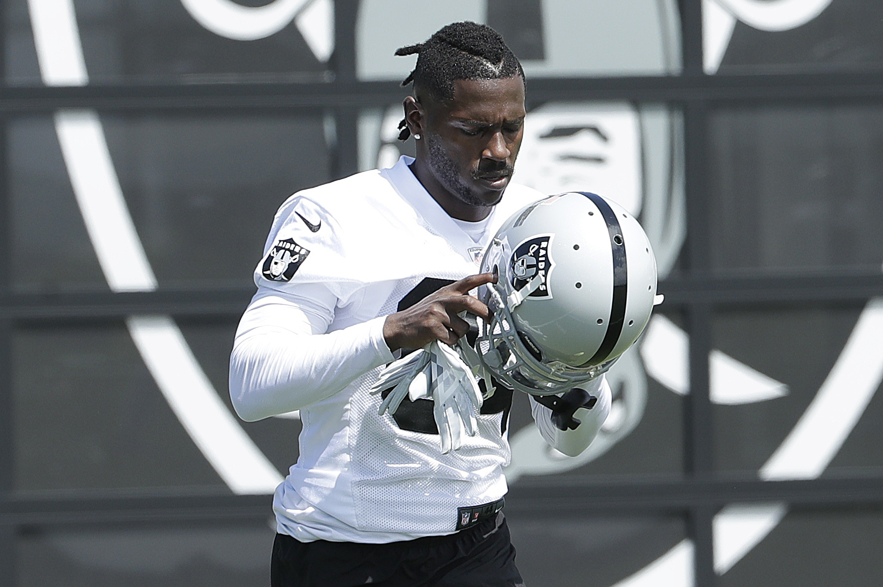 NFL Antonio Brown Oakland Raiders Things are not Right for Brown